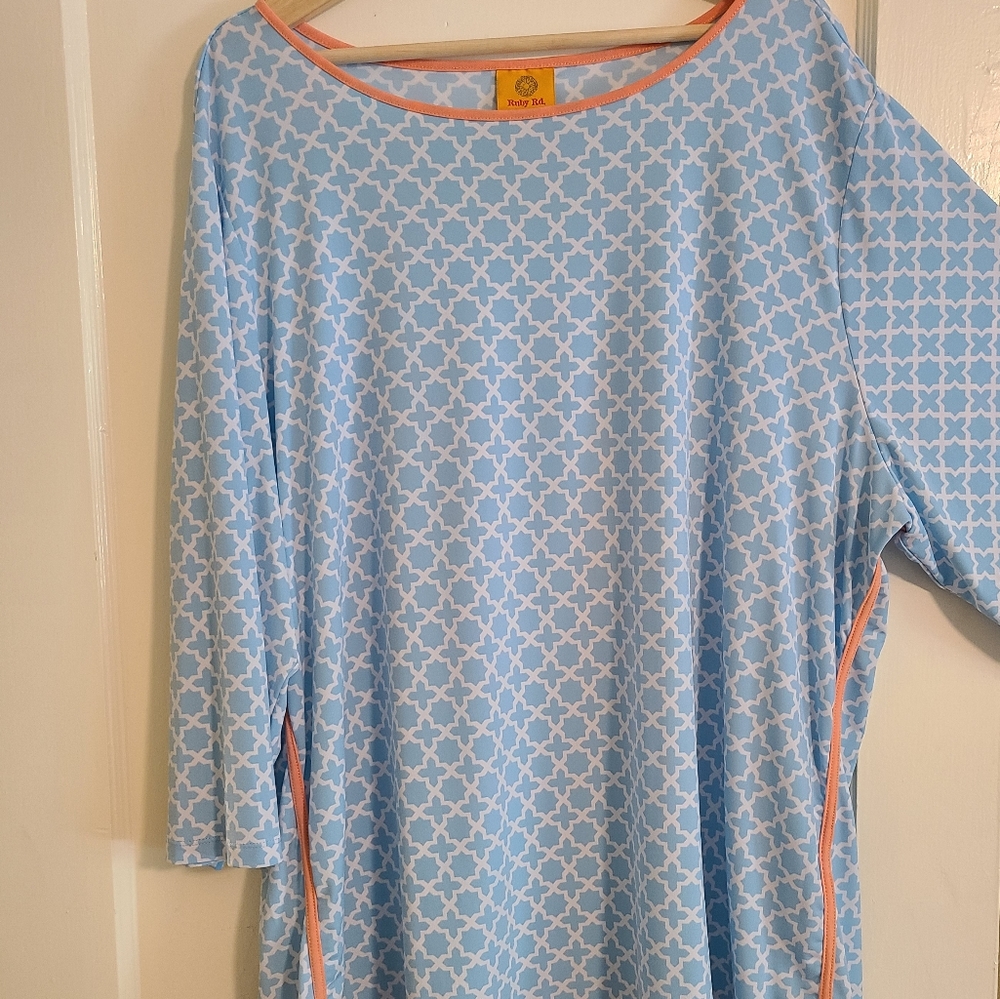Ruby Rd. 3x blue and white boat neck Moroccan print long top with coral piping